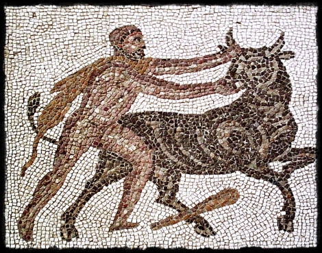 Mosaico que representa a Heracles hurtando uno de los toros rojos de Gerion (tomado de: http://thechestofdreams.blogspot.com/)