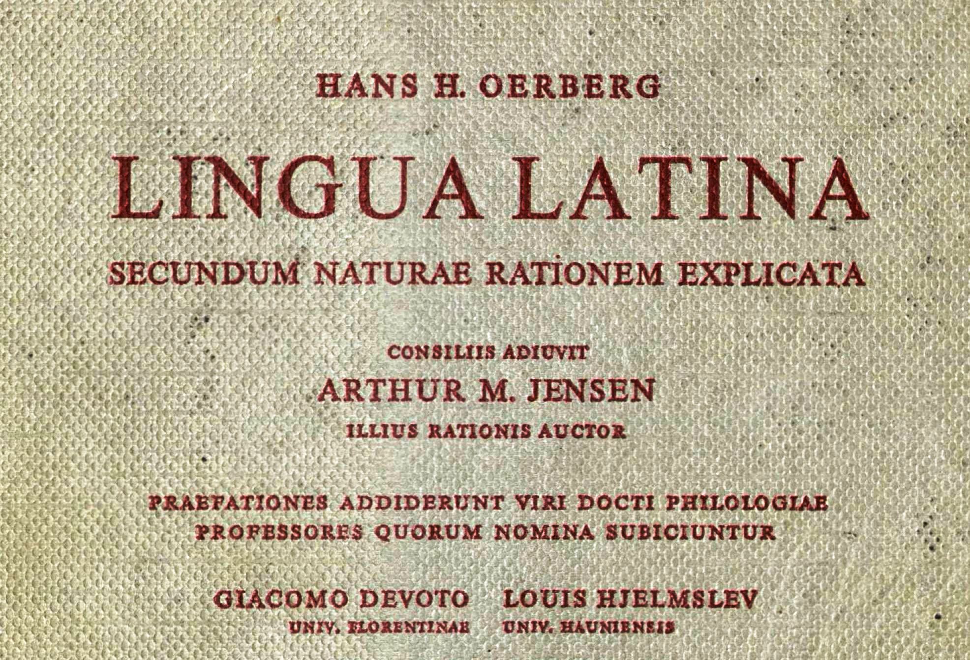 La lista de colaboradores es impresionante, y más amplia. El título primitivo se conservó hasta 1990, cuando el autor revisó la obra, en adelante Lingua Latina per se illustrata.