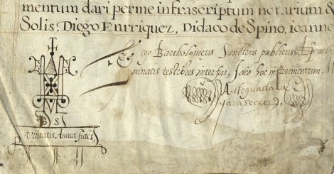 Firma del Notario Bartolomé Sánchez, con autoridad de Notario público y secretario del Estudio Universidad de Salamanca. Con la siguiente leyenda “Veritas Amica Fides“ ["La fe es amiga de la verdad”].
